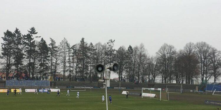 Stilon dominował, skuteczności brakowało. Zima na ostatnim miejscu