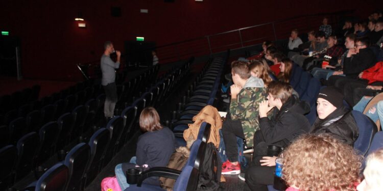 Debata o tolerancji i uzależnieniach w gorzowskim kinie