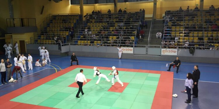 Karatecy walczyli przy Czereśniowej