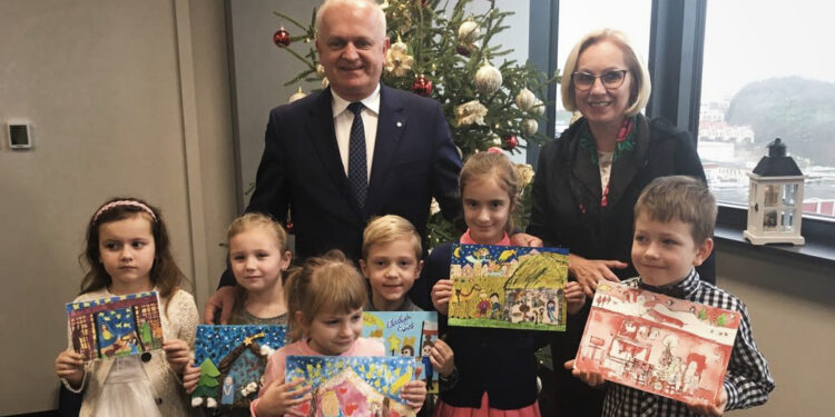 Wojewoda nagrodził autorów kartek świątecznych