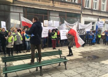 Protest pod biurem minister Rafalskiej