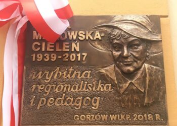 Tablica poświęcona Annie Makowskiej-Cieleń