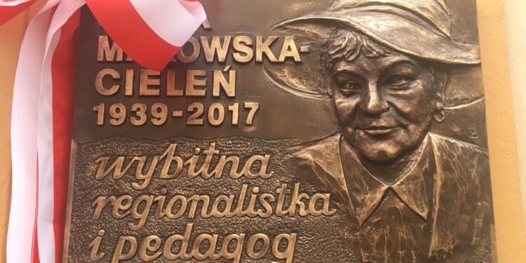 Tablica poświęcona Annie Makowskiej-Cieleń