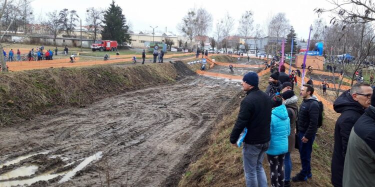 Przełaje Orlętom wyszły „średnio”