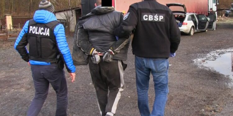 CBŚP rozbiło grupę okradającą tiry