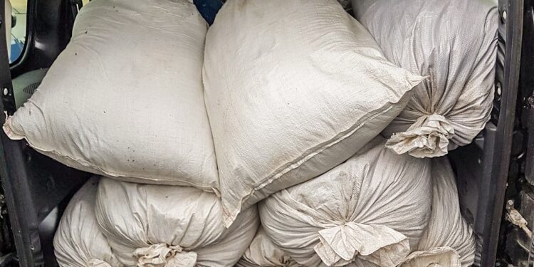 Zabezpieczyli tytoń, papierosy i alkohol o wartości 240 tys. złotych