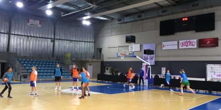 Koszykarki AZS AJP już po treningu w Lyonie