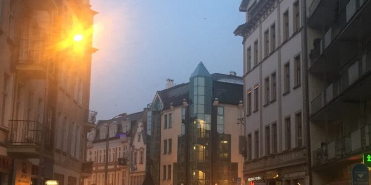 Sami się trujemy – najwięcej PM10 w powietrzu w nocy!