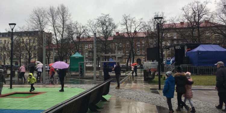 Mieszkańcy wrzucają do puszek