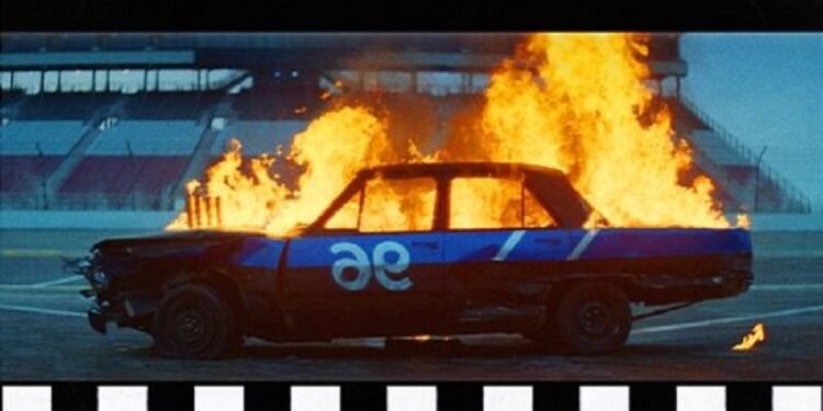 5 SECONDS OF SUMMER; JULIA MICHAELS „Lie To Me”