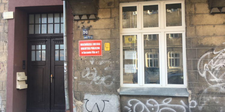 Remontują bibliotekę