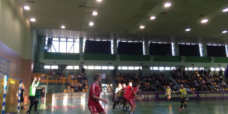 Młodość vs. Stal