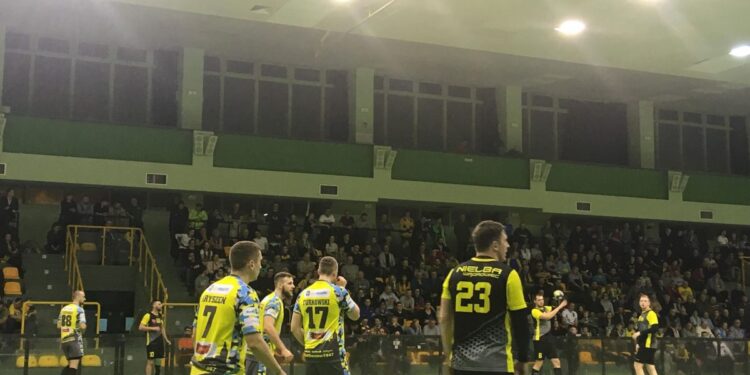 Lider pokonany! Stal ograła Nielbę