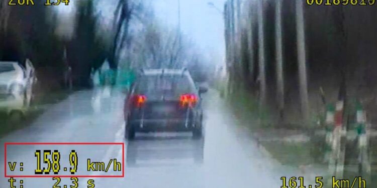 Choć ograniczenie do „czterdziestki” to na liczniku blisko 160 km/h