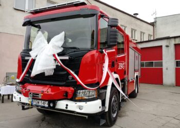 Nowy wóz dla strażaków z Deszczna