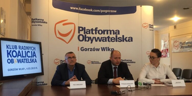 KO: miasto nie powinno ponosić kosztów reformy edukacji