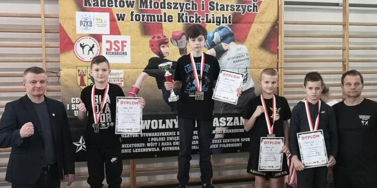 Dragon z czterema medalami, Bulldog bez