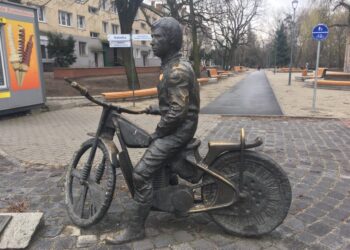 Przesuwanie pomników