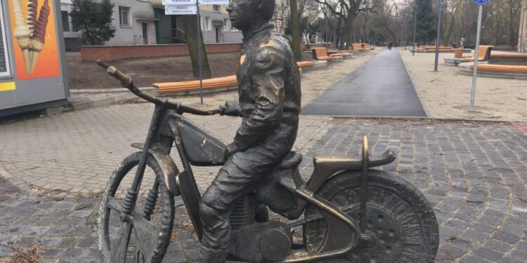 Przesuwanie pomników