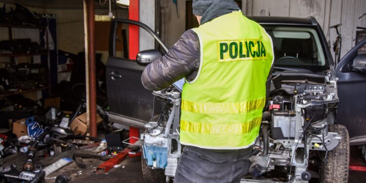 Dziupla z kradzionymi autami… i nie tylko