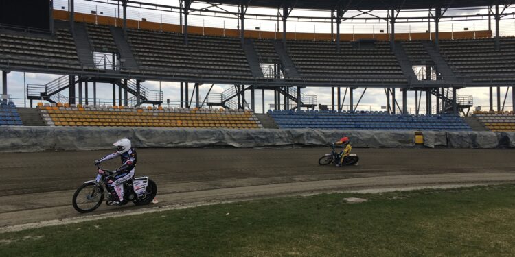 Stalowcy po pierwszym treningu na swoim torze