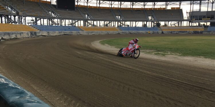 Stalowcy po pierwszym treningu na swoim torze