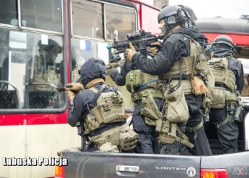 Antyterroryści na terenie MZK