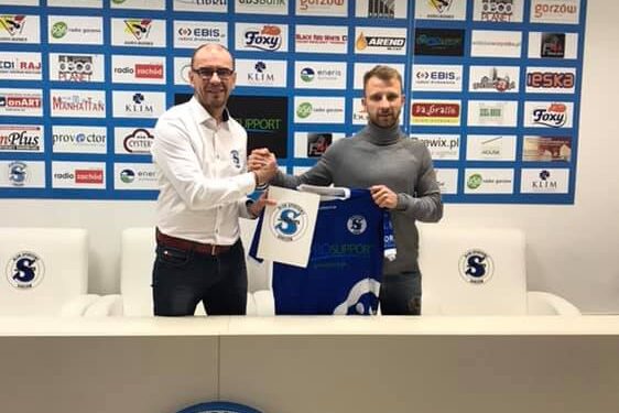 Zawodnik z ekstrakalsowym CV wzmacnia Stilon