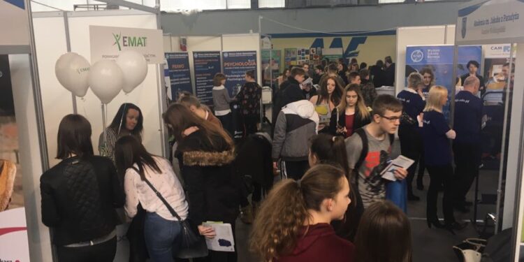 Szukają szkoły dla siebie