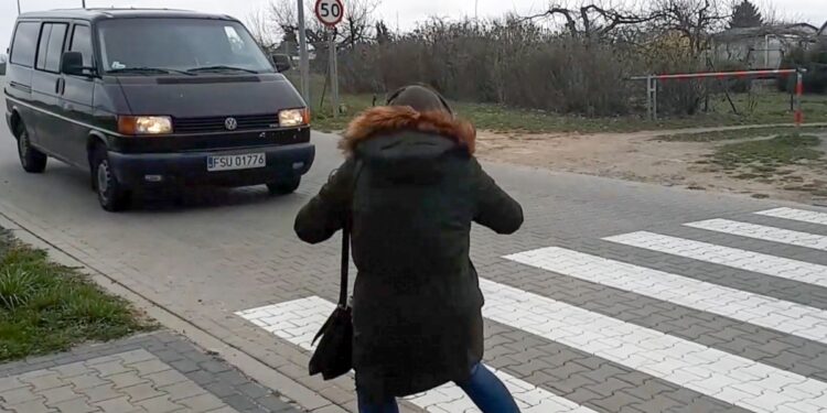 Nie bądź zombie. Patrz i słuchaj