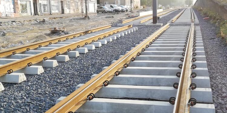 Tramwaje wyjechały na tory. Testują nowe torowisko