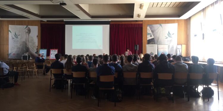 Z młodzieżą o narkotykach