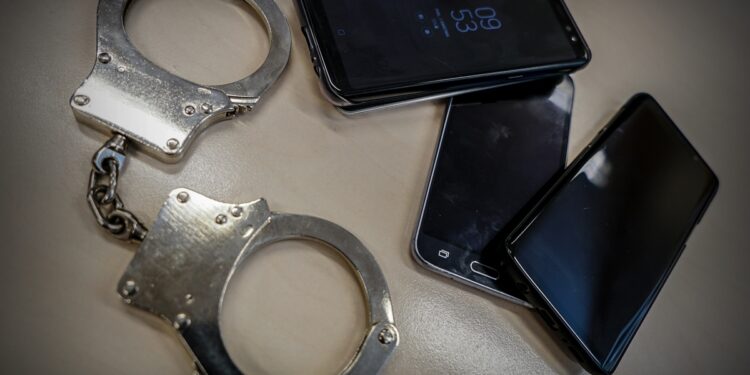 33 – latek okradał dzieci z telefonów. Ujęła go policja