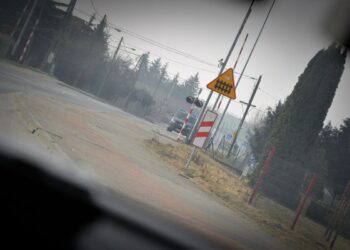 Samochód wjechał pod pociąg. Utrudnienia na linii Gorzów – Kostrzyn