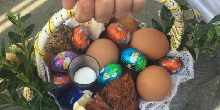 Z koszyczkami do kościoła