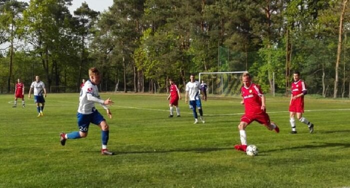 Grad bramek w Jaromirowicach. Stilon w półfinale