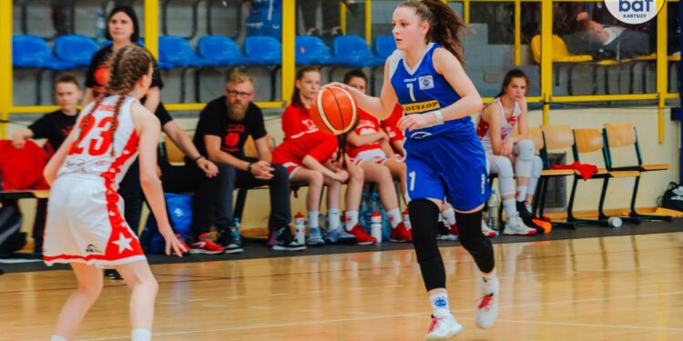 AZS AJP w strefie medalowej