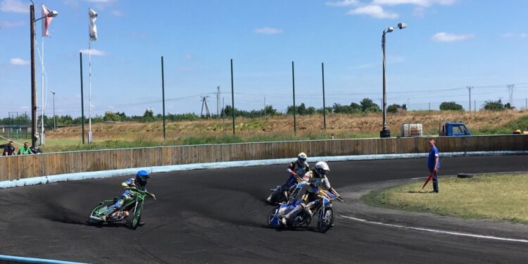 Miniżużlowcy ruszyli. „Najważniejsze jest objeżdżenie”