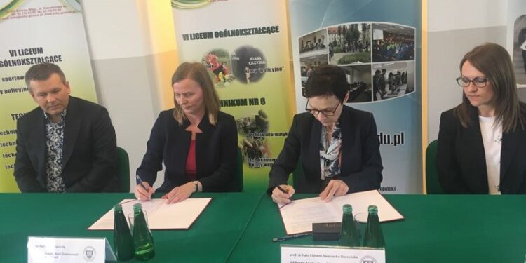 Umowa patronacka między AJP oraz ZSTiO