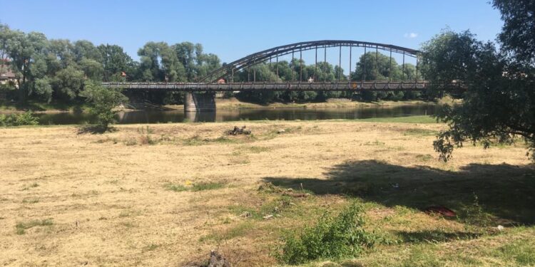 Moto Racing Extreme na błoniach