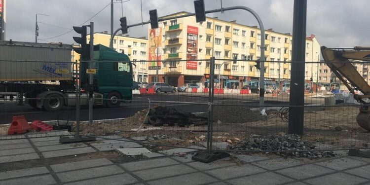 Skrzyżowanie przy katedrze będzie w końcu przejezdne