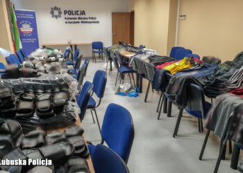 Policja zabezpieczyła podrabianą odzież
