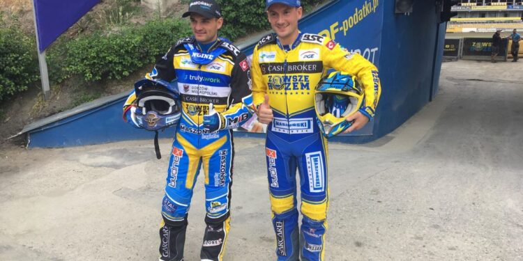 Bartosz Zmarzlik w roli nauczyciela, a uczniem znany motocyklista!