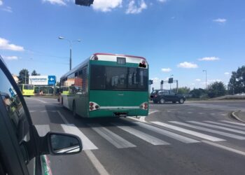 Zderzenie autobusu z osobówką