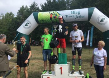 275 osób biegało pośród jezior, wygrał człowiek z Różanek