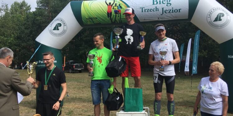 275 osób biegało pośród jezior, wygrał człowiek z Różanek