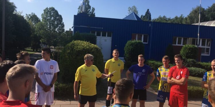 Stal zabrała się do wspólnej pracy