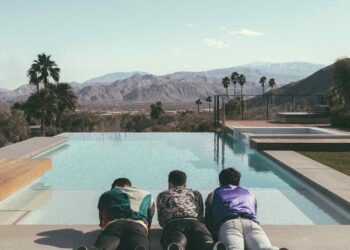 JONAS BROTHERS „Only Human”