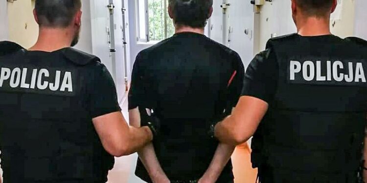 Włamał się, ukradł, a potem poszedł spać