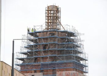 Powstaje hełm spalonej wieży